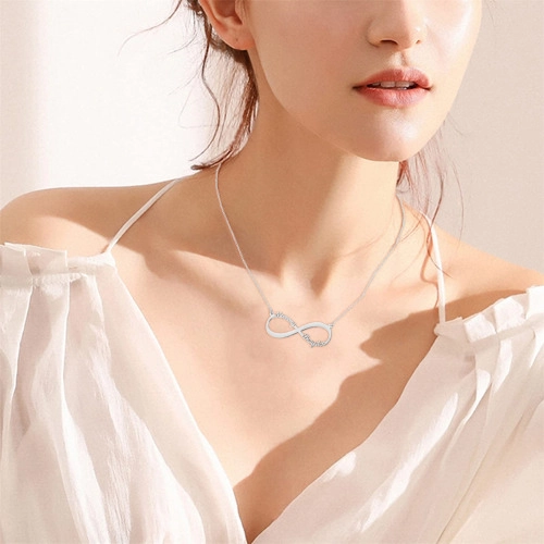 Personalized Infinity Name Necklace, Elegant Silver Pendant – Unique Gift Idea