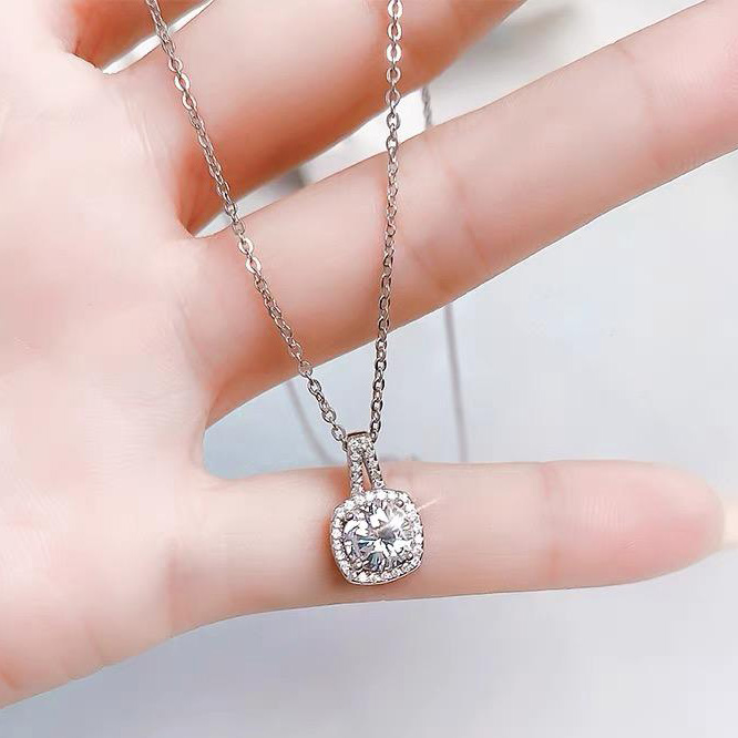 Customizable Heart Pendant Bracelet with Silhouette Sunset Design – Romantic Personalized Jewelry for Special Occasions